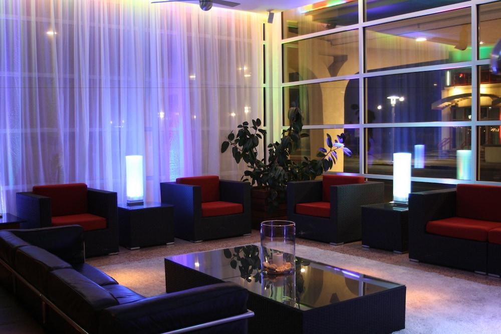 The Empress Hotel & Adult Nightclub photo 3