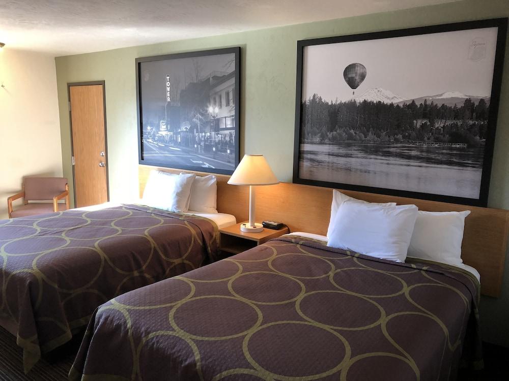 Super 8 by Wyndham Bend photo 10
