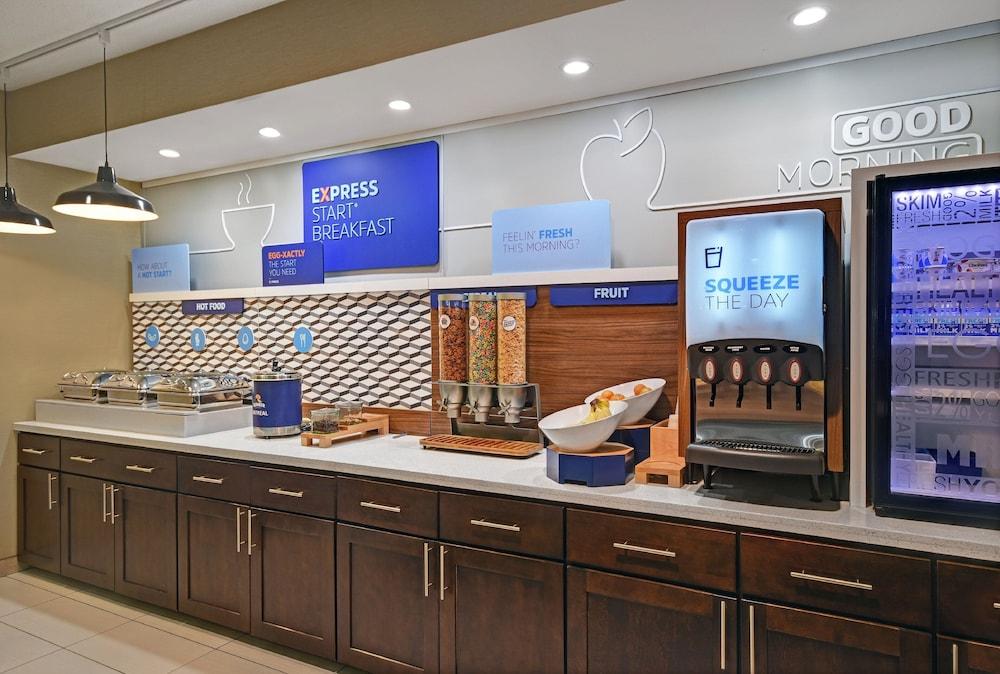 Holiday Inn Express Marshall by IHG photo 35