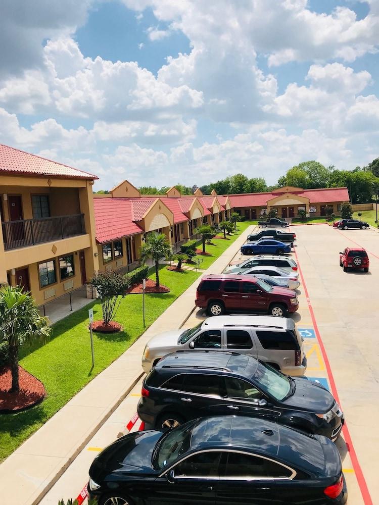 Palace Inn Greenspoint photo 8