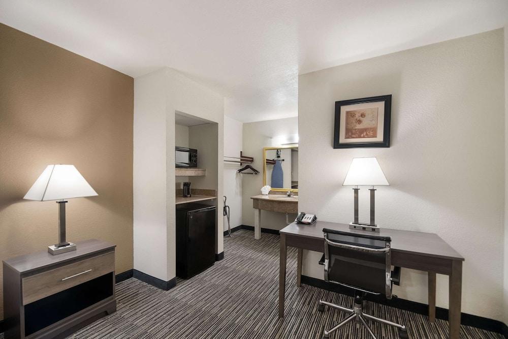 Quality Inn & Suites Lufkin photo 13
