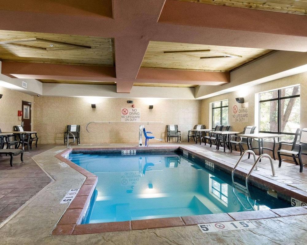 Comfort Suites Topeka Northwest photo 27