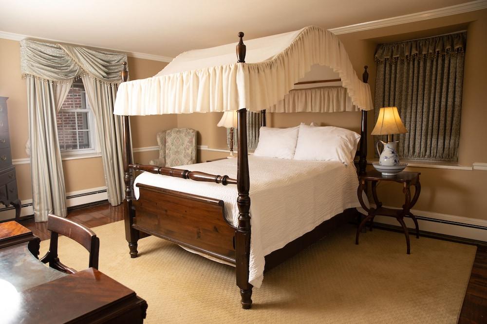 Plumsteadville Inn photo 6