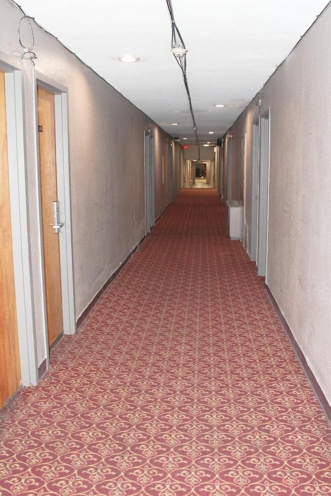 Arrowhead Inn photo 20