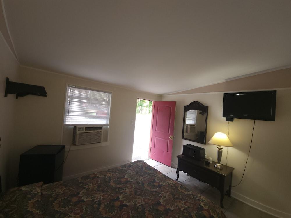 Bama Motel Mobile I-65 & US-90 photo 35