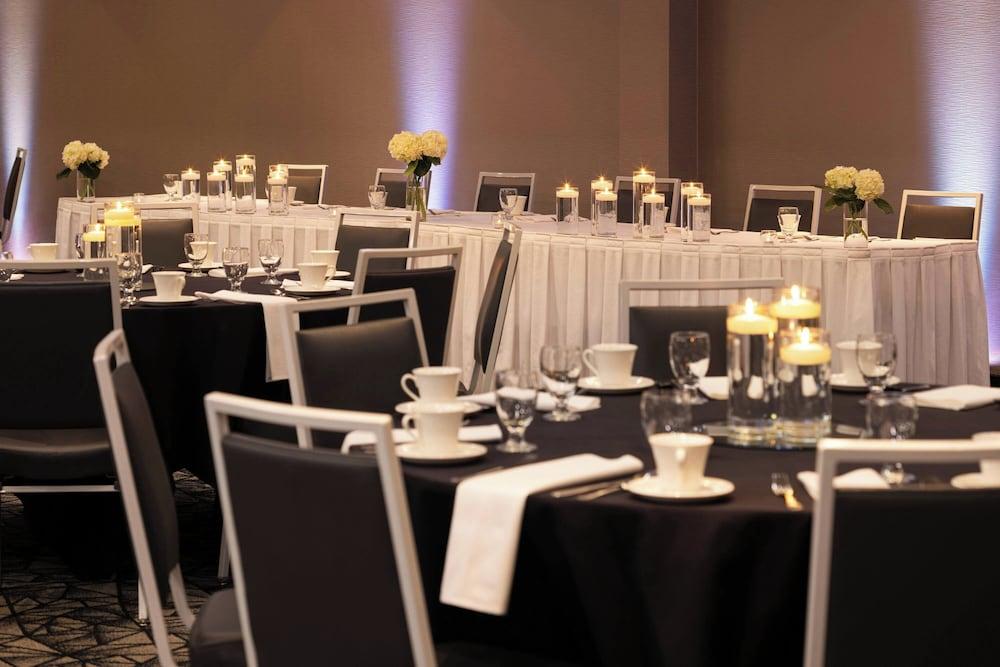 Delta Hotels by Marriott Milwaukee Northwest photo 9