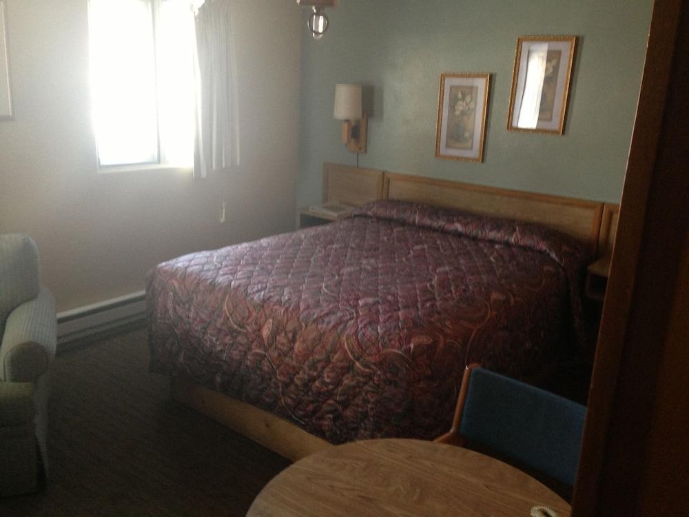 Jamestown Motel photo 24