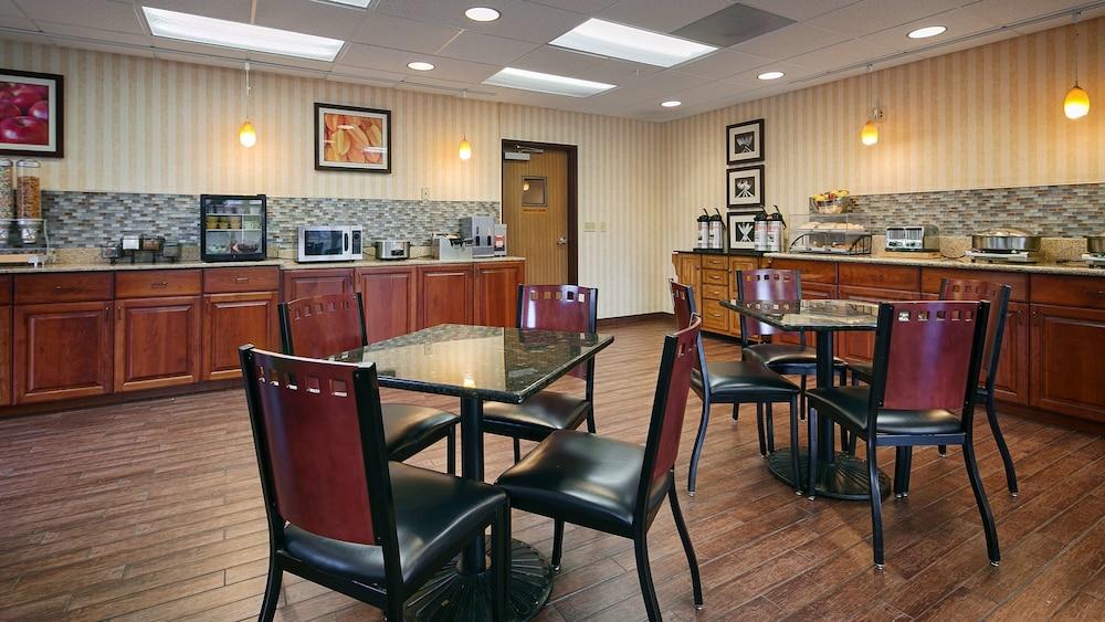 Best Western Plus Rama Inn & Suites photo 14