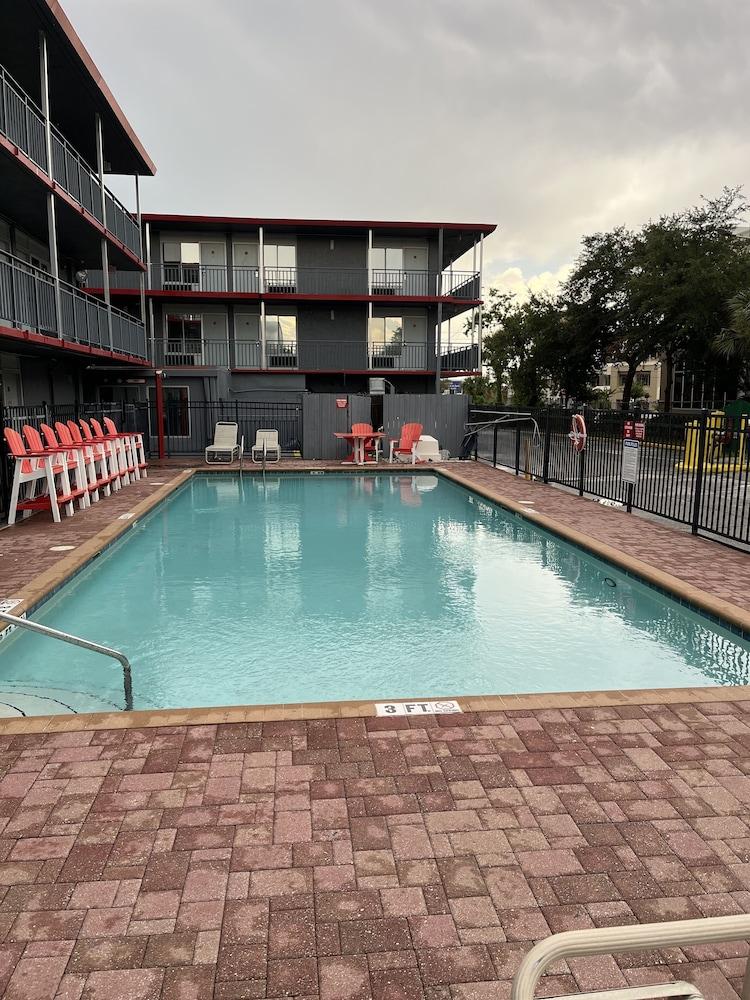 Travelodge by Wyndham Orlando / Heart of International Drive photo 8