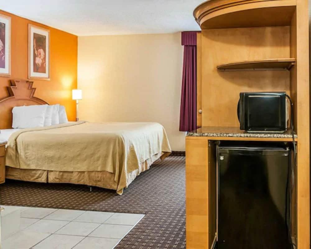 Quality Inn & Suites Shelbyville I-74 photo 12