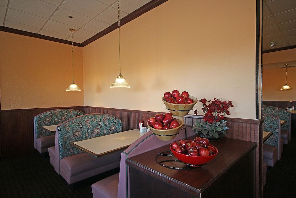 Ramada by Wyndham Wytheville photo 41