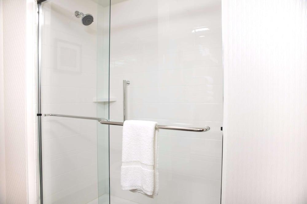 Hampton Inn Big Rapids photo 19