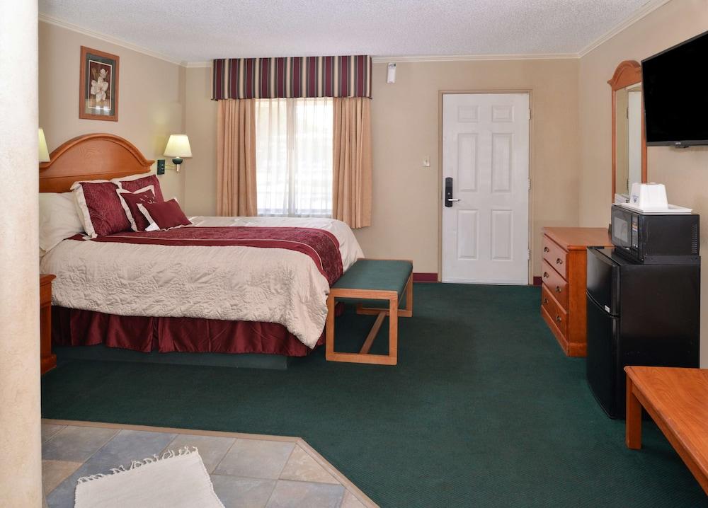 Americas Best Value Inn Lubbock E photo 29