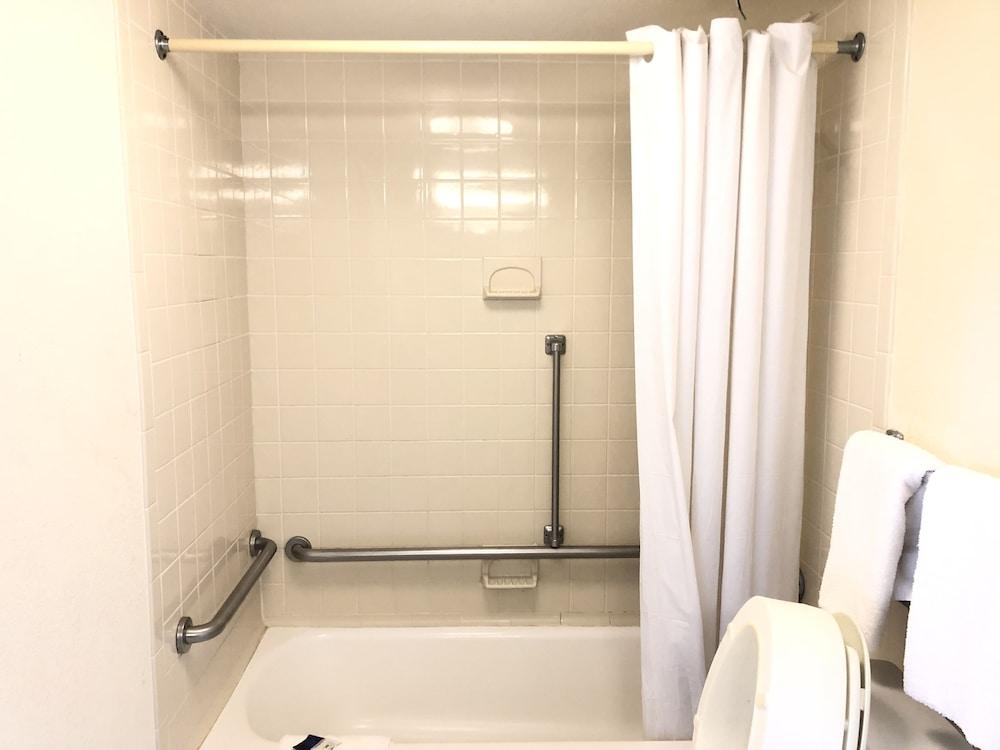 Americas Best Value Inn Wilson photo 31