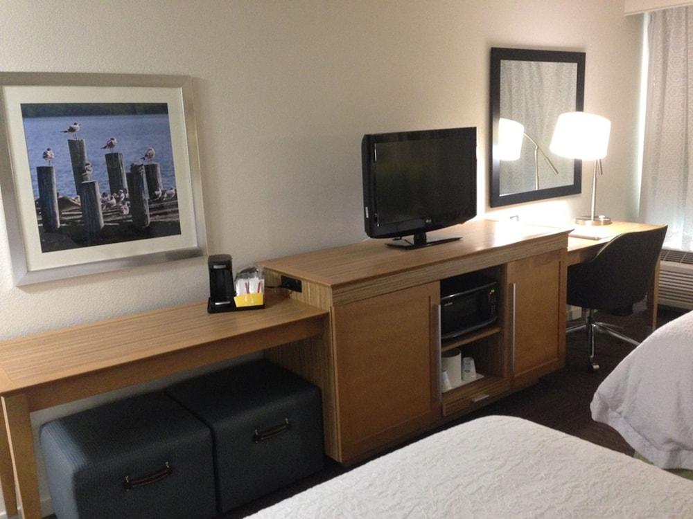 Hampton Inn Tampa/Rocky Point-Airport photo 6