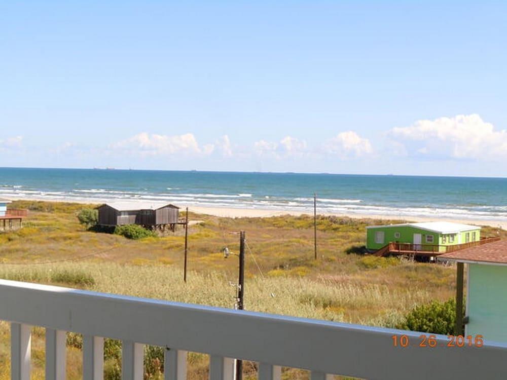 Beachgate CondoSuites and Oceanfront Resort photo 26
