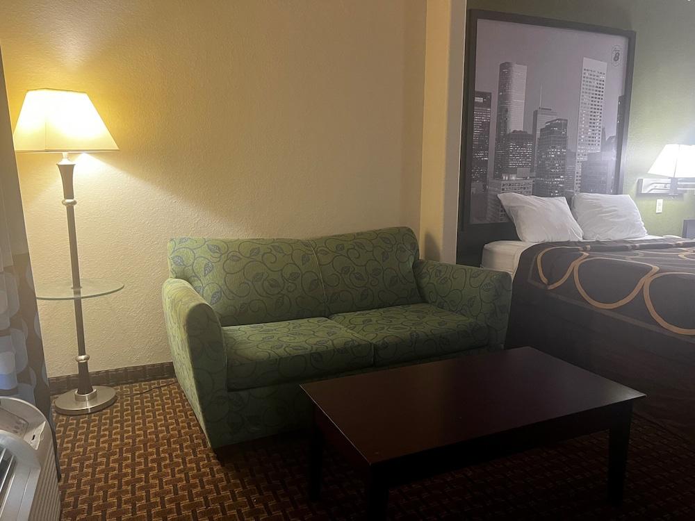 Super 8 by Wyndham IAH West/Greenspoint photo 19