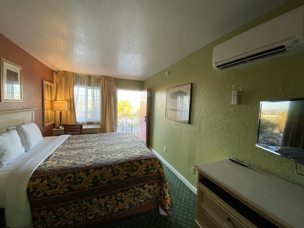 Fireside Inn Santa Cruz photo 29