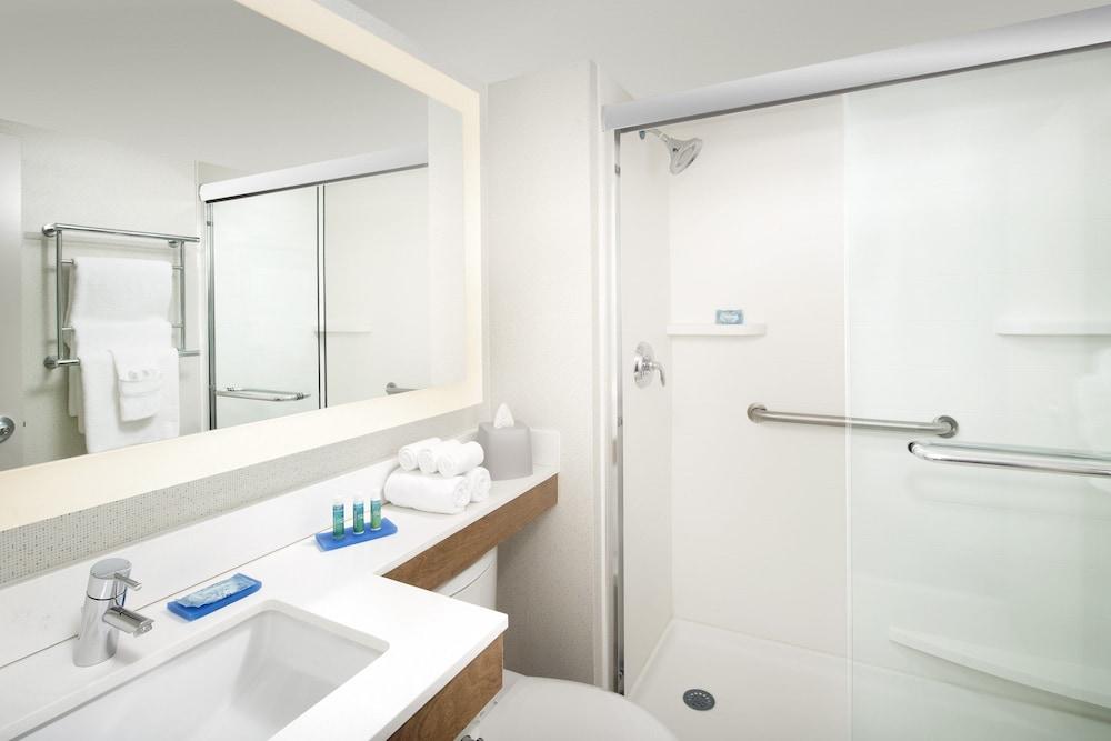 Holiday Inn Express & Suites College Park-University Area by IHG photo 21