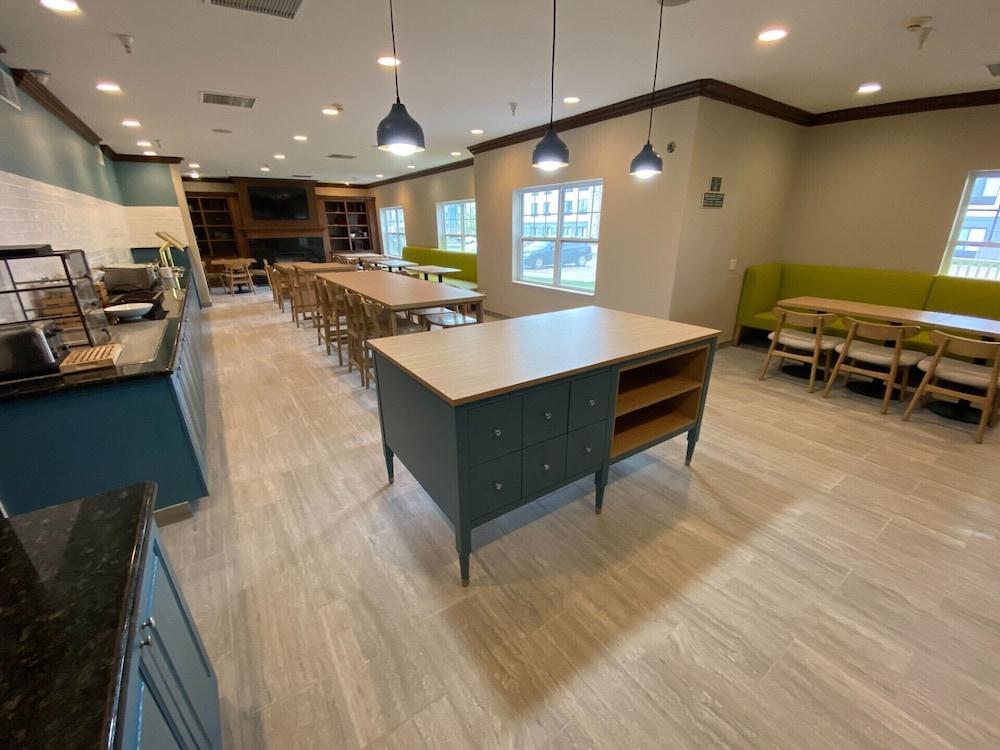 Country Inn & Suites by Radisson, Champaign North, IL photo 21