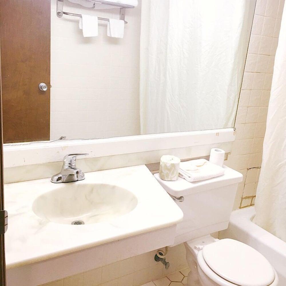 Travelers Inn photo 20