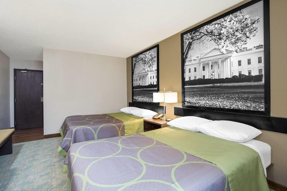 Super 8 by Wyndham Waldorf photo 10