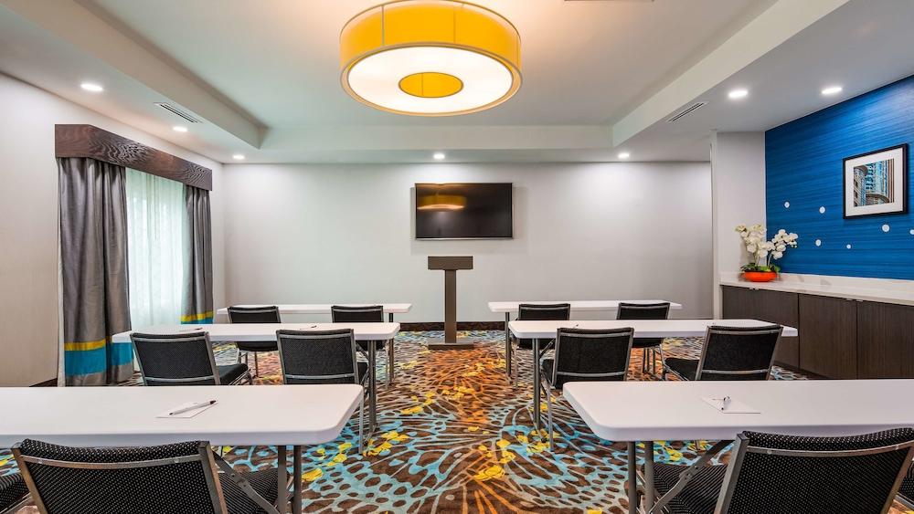 Holiday Inn Express And Suites Pasadena Houston Southeast by IHG photo 35