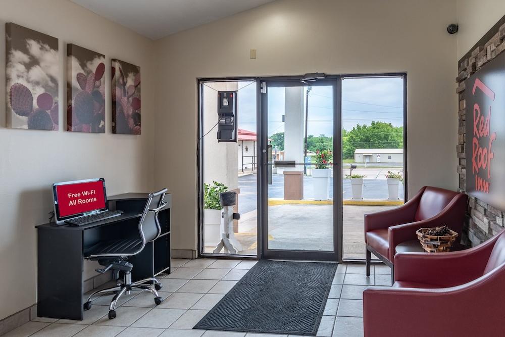 Red Roof Inn Buffalo, TX photo 15