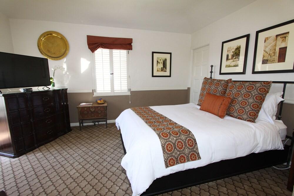 Cypress Inn photo 49