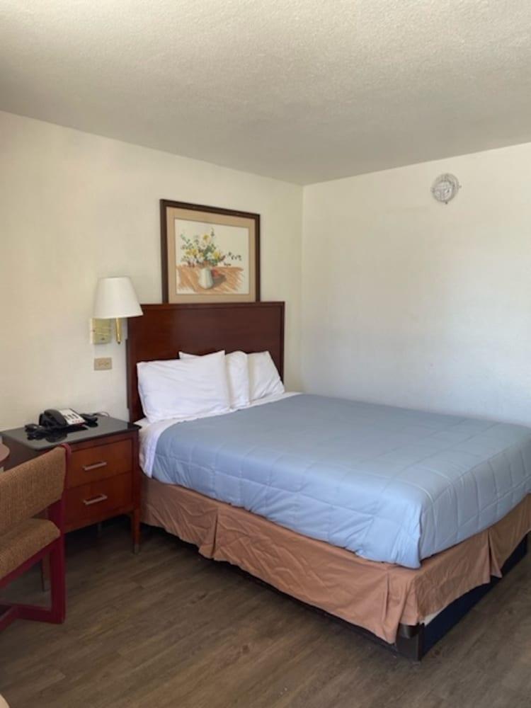 Farmington Inn photo 11