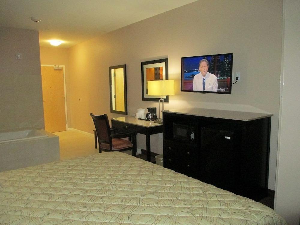 Red Carpet Inn And Suites Monmouth Jtc photo 22