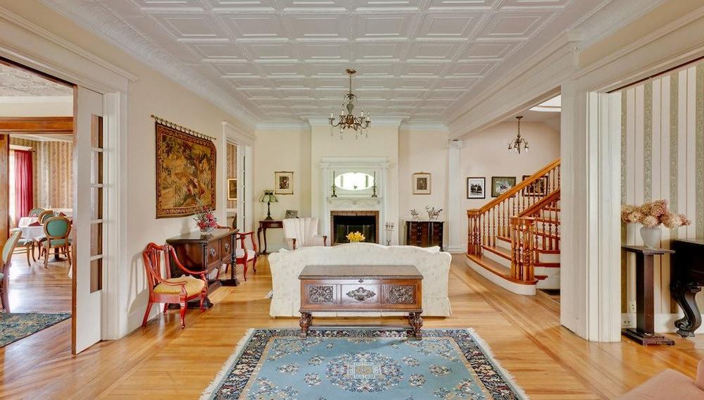Hillholm Estate photo 27