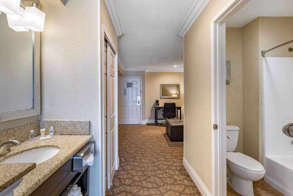 Comfort Suites San Clemente Beach photo 17