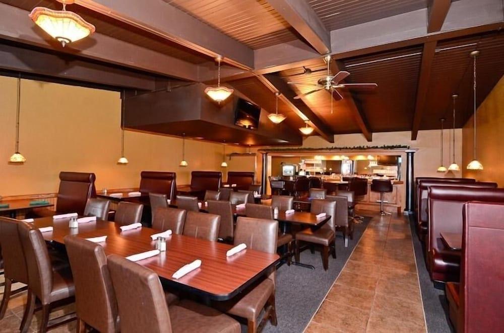Americas Best Value Inn Iola photo 11