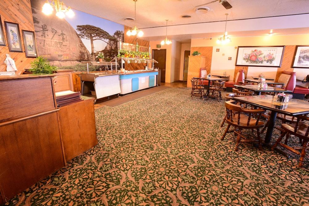 Burlington Inn photo 9