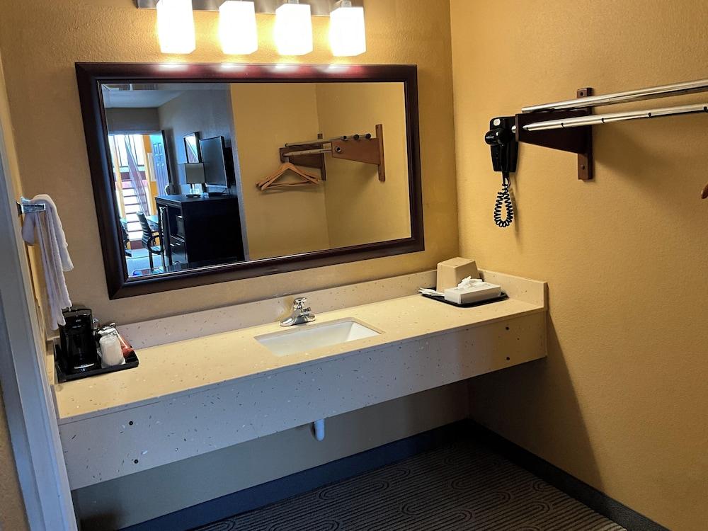 Executive inn & Suites photo 27