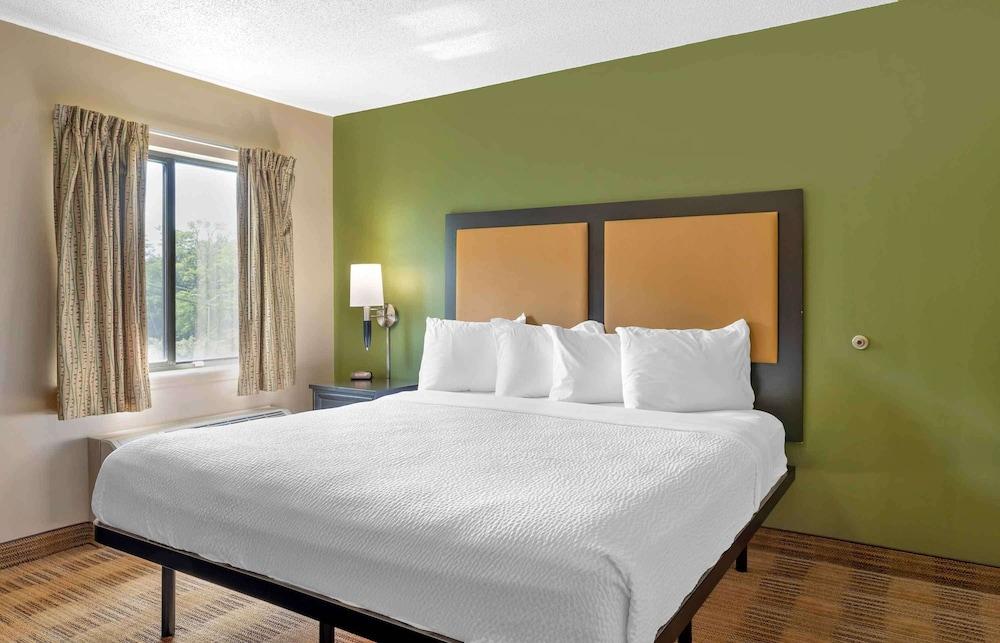 Extended Stay America Suites Indianapolis Northwest I465 photo 5