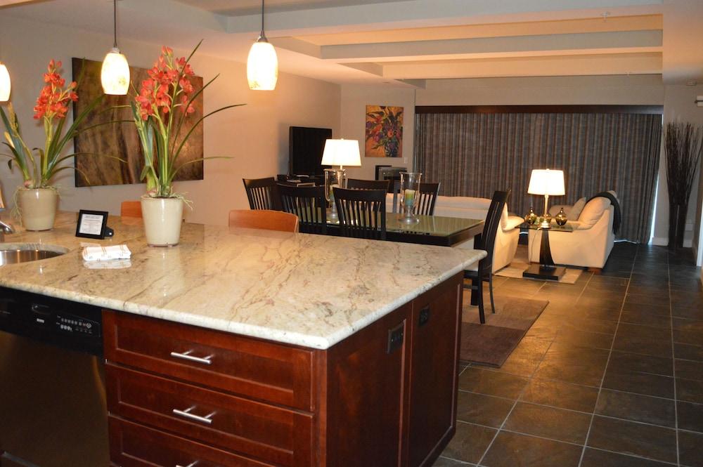 Whale Cove Inn photo 40