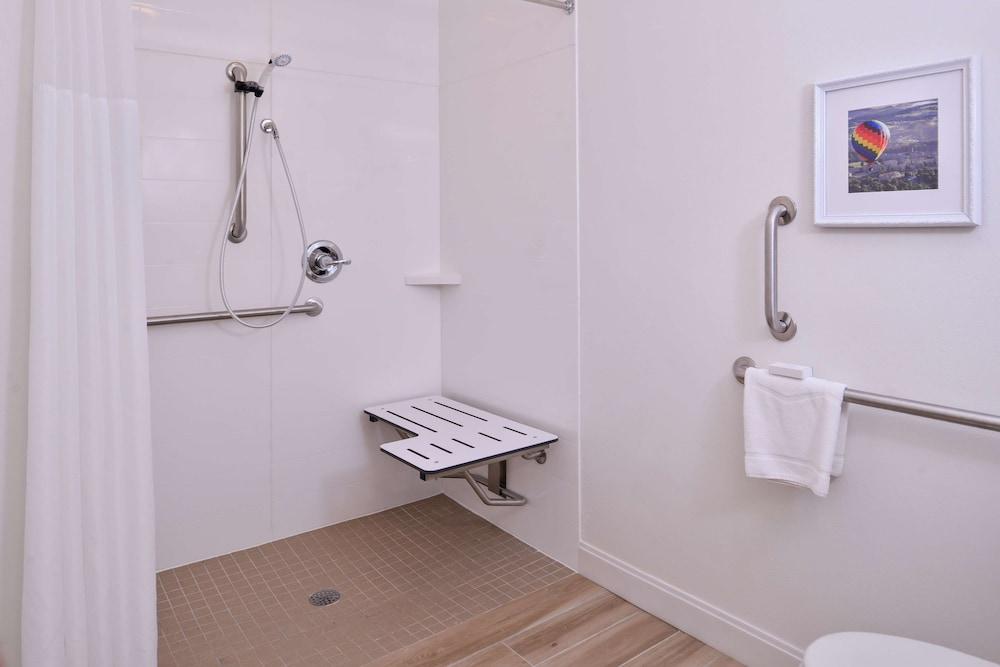 Hampton Inn Lexington-Historic District photo 36