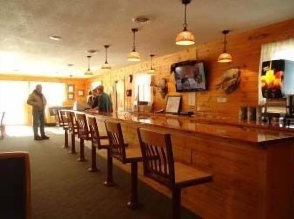 Red Door Resort & Motel photo 6