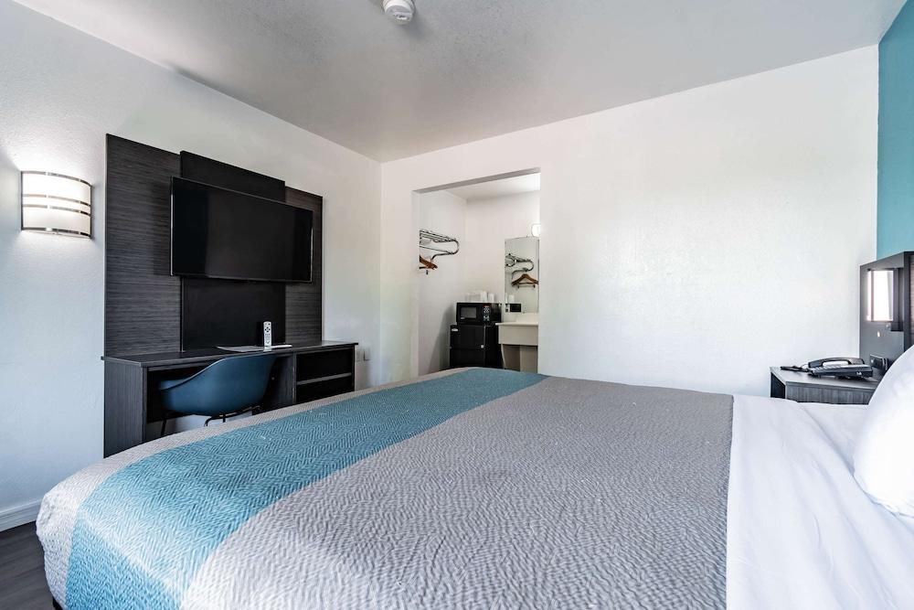 Motel 6 Tampa, FL photo 5