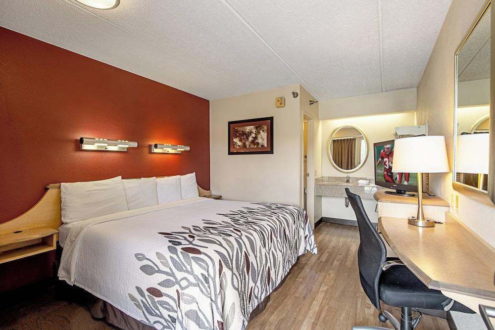 Red Roof Inn Utica photo 6