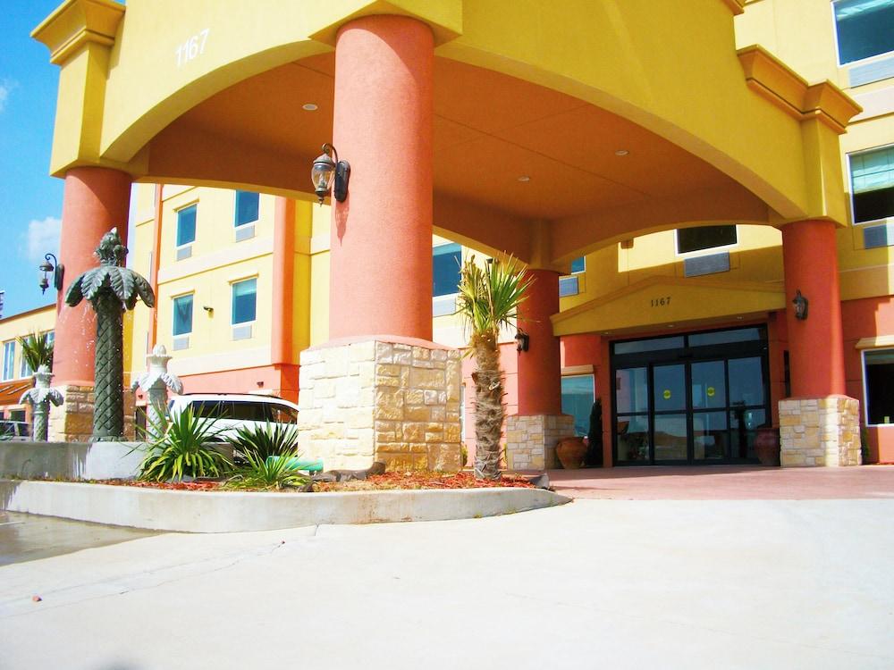 Robinson Inn and Suites photo 4