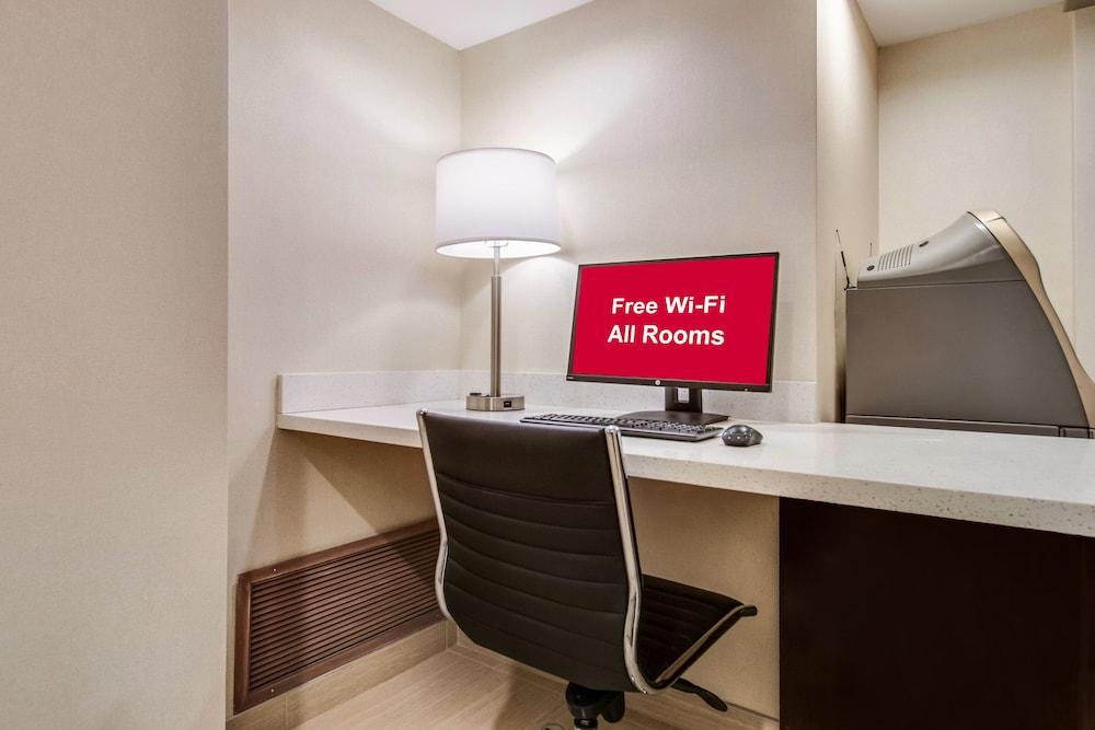 Red Roof Inn PLUS+ Dallas – Addison photo 33
