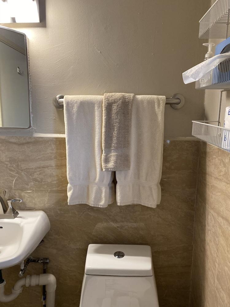 Rainbow Inn & Cottages photo 10