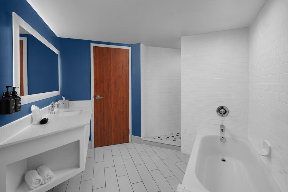 Hotel Indigo Mount Pleasant by IHG photo 17