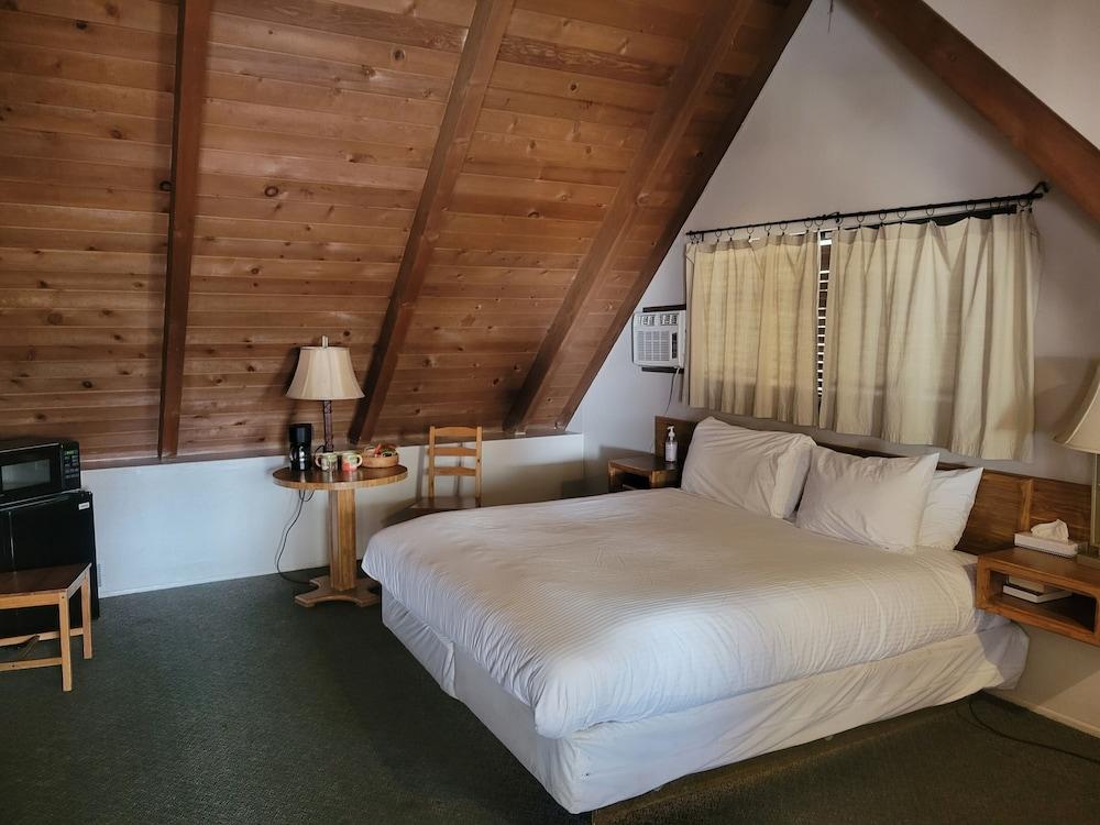 Sleepy Hollow Cabins and Hotel photo 57