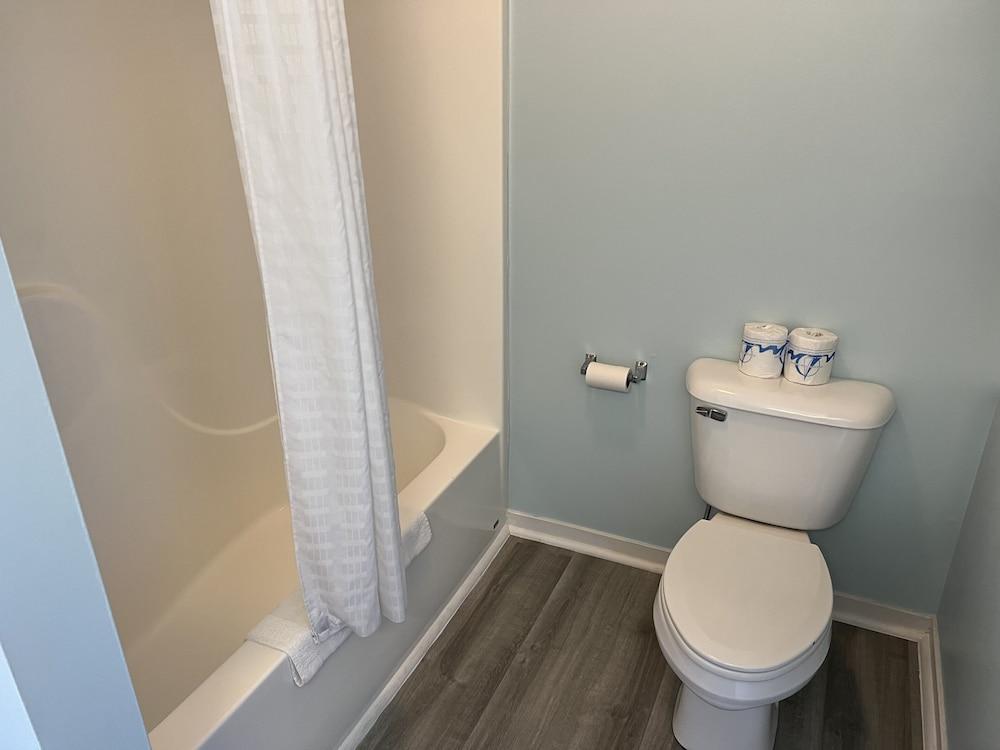 Crows Nest Inn Tawas photo 22
