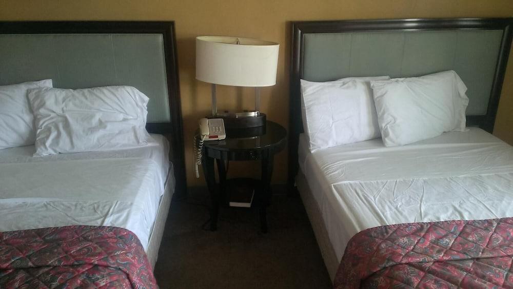 Naugatuck Motor Lodge photo 13