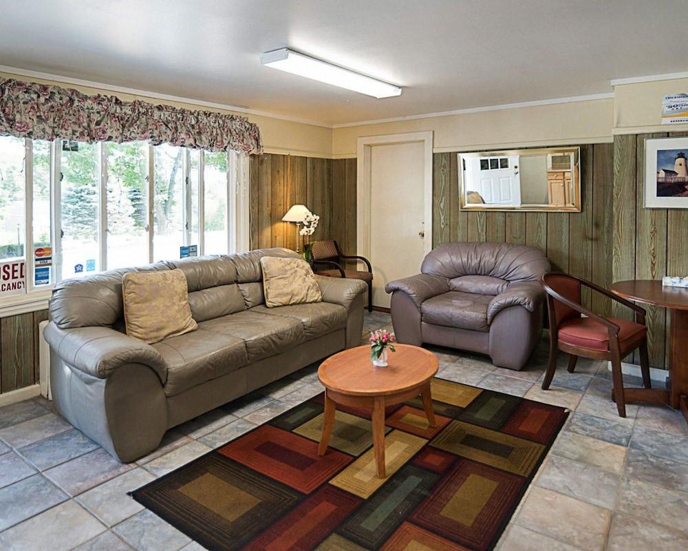 Econo Lodge photo 19